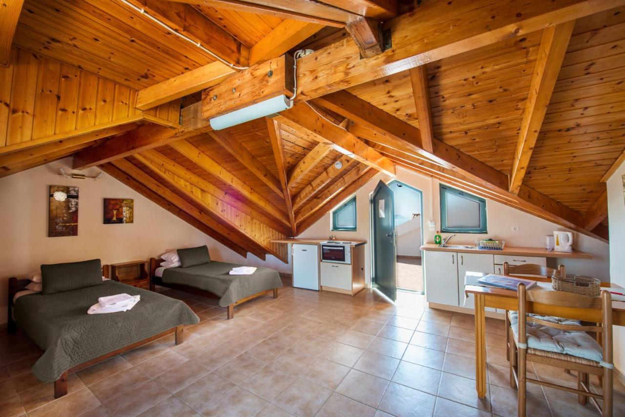 Theros Retreat Spartià Extérieur photo
